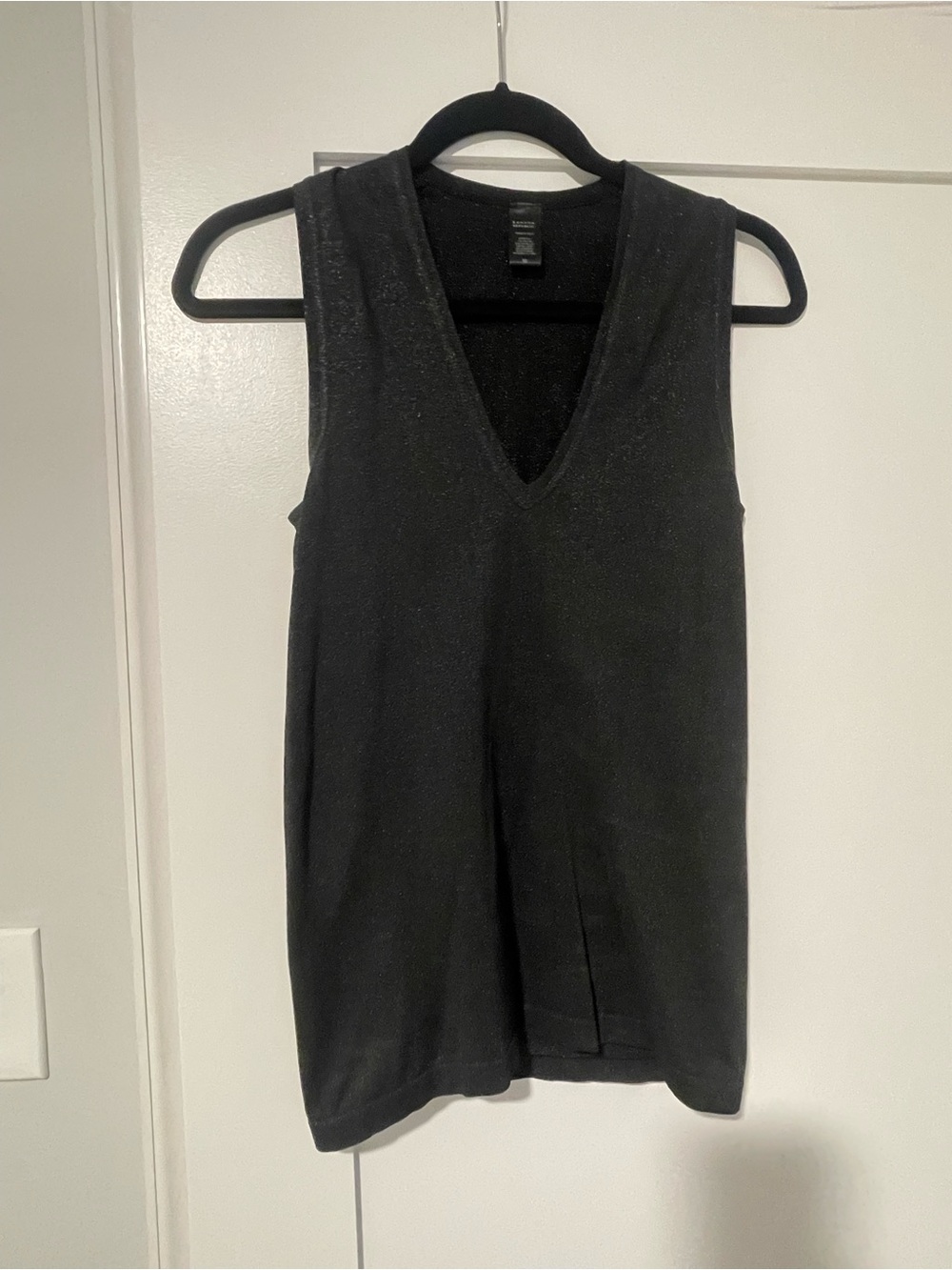 Banana Republic Black V-Neck Sleeveless Knit Tank